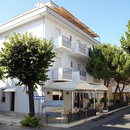 Hotel Lora Rimini Esterno foto