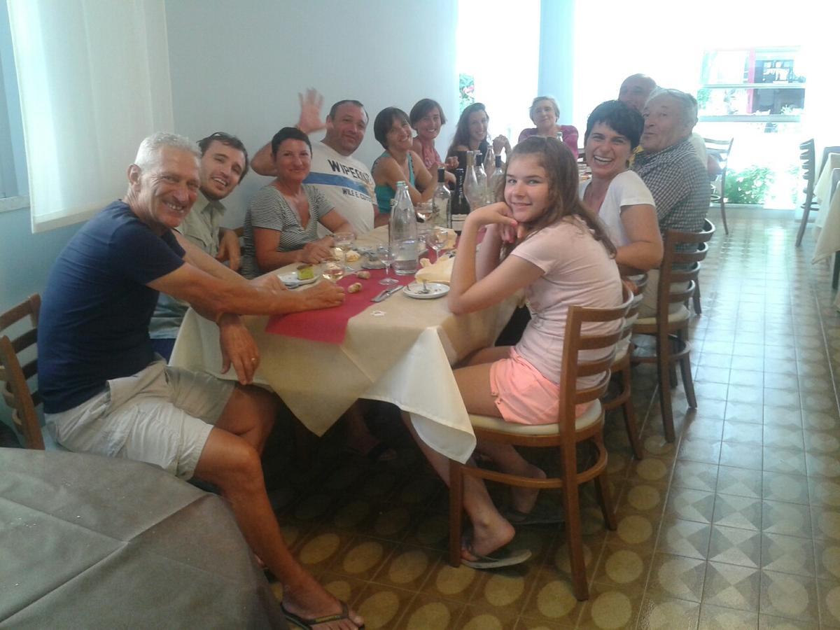 Hotel Lora Rimini Esterno foto