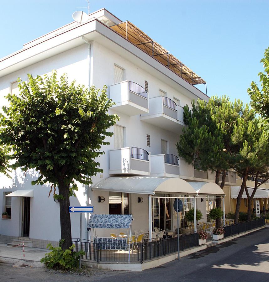 Hotel Lora Rimini Esterno foto