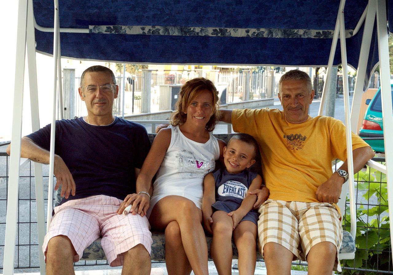 Hotel Lora Rimini Esterno foto
