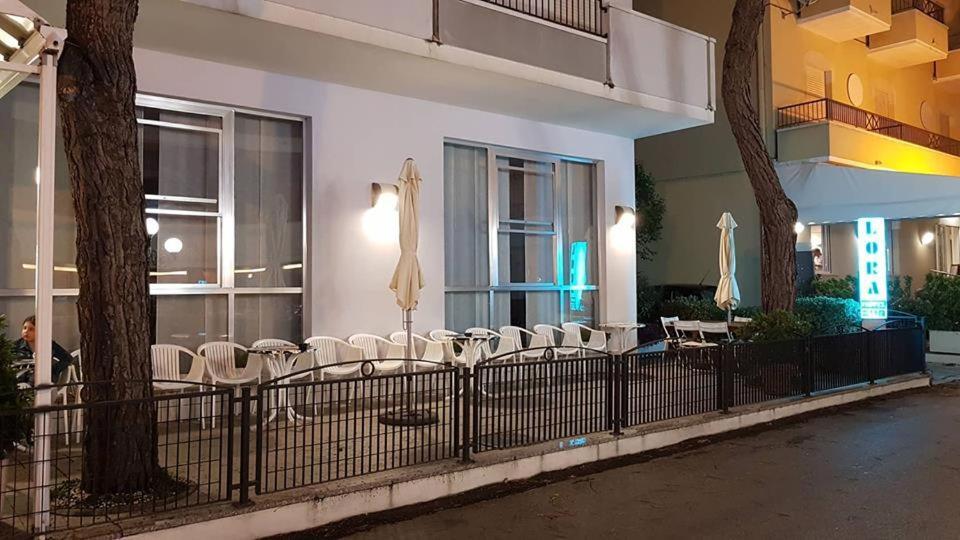 Hotel Lora Rimini Esterno foto