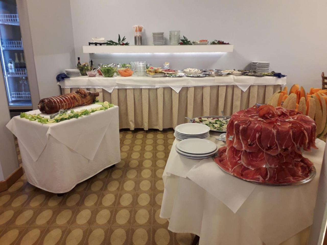 Hotel Lora Rimini Esterno foto