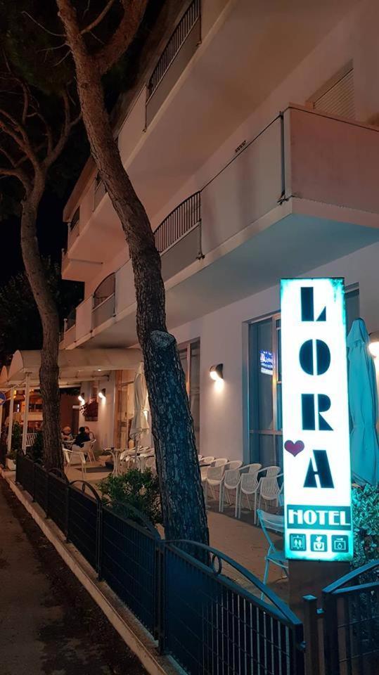 Hotel Lora Rimini Esterno foto