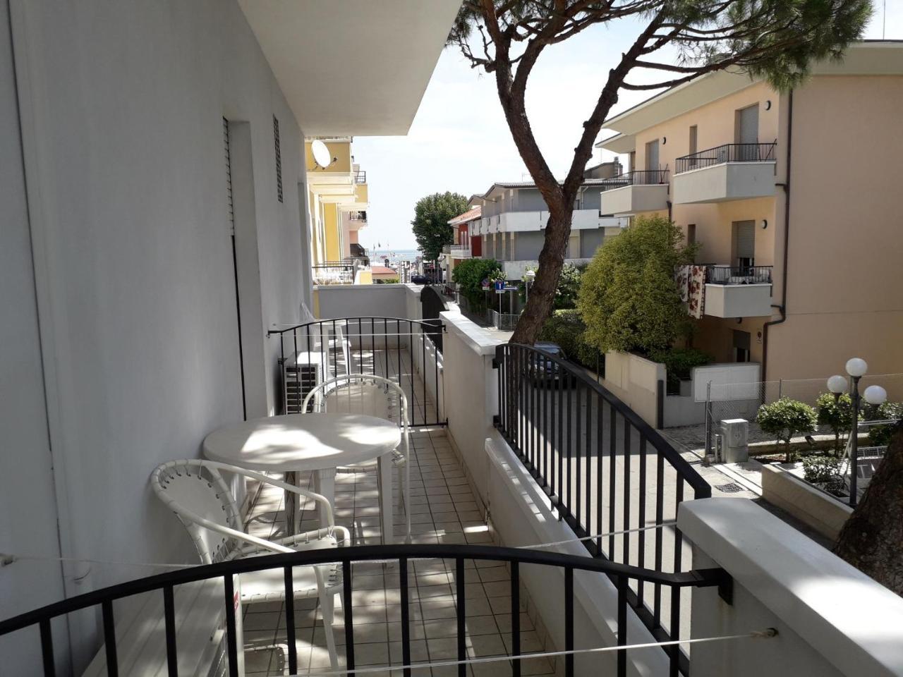 Hotel Lora Rimini Esterno foto