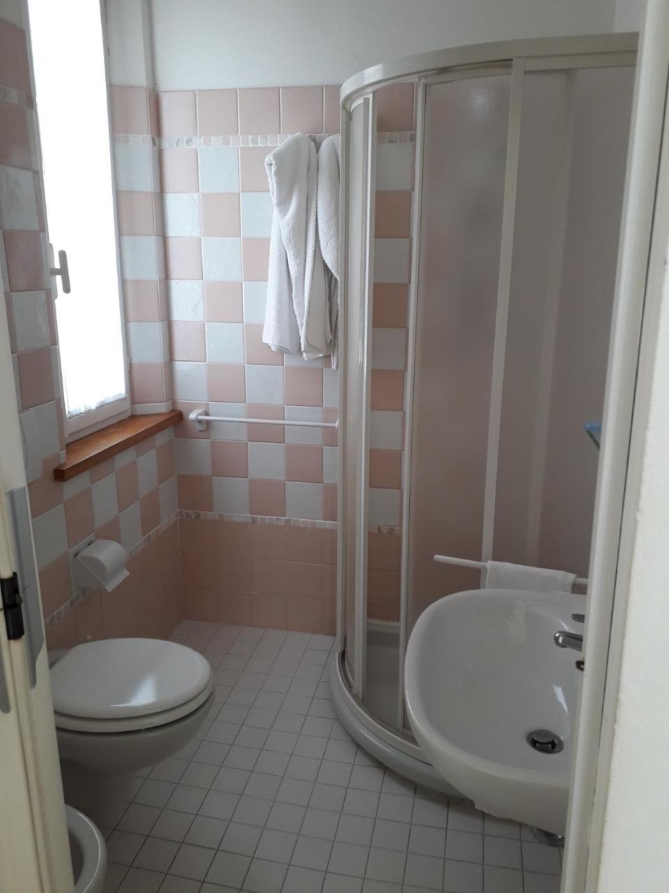 Hotel Lora Rimini Esterno foto